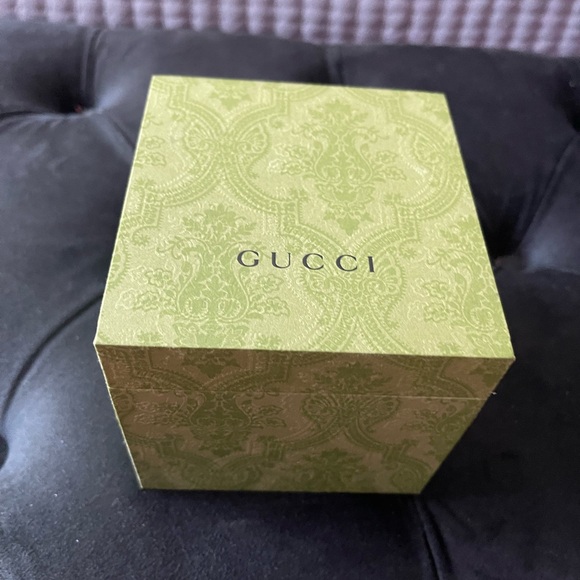 Gucci new white rubber watch. Purchased from Nordstroms.  Never worn with tags - Picture 4 of 9